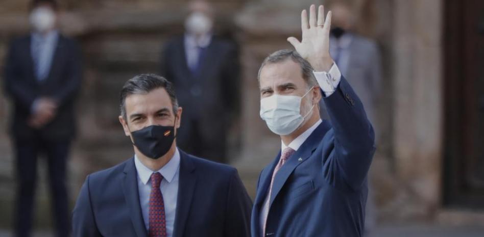 El Gobierno blinda a Felipe VI y el PP defiende el legado del rey emérito