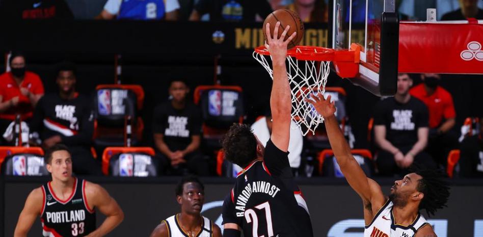 Jusuf Nukic machaca delante de Bol Bol y se lleva la mejor jugada de la jornada