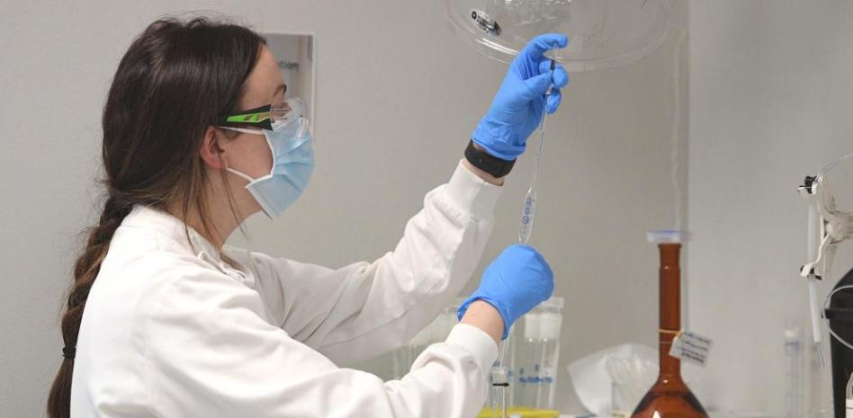 La UE asegura que podrá distribuir la vacuna de AstraZeneca en noviembre