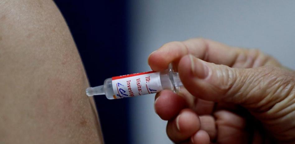 España podría recibir en diciembre 3 millones de dosis de la vacuna de Oxford si supera los ensayos