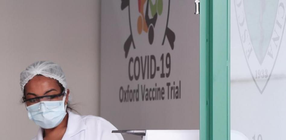 El español que ha recibido la vacuna de Oxford: “No hay que alarmarse por el parón en los ensayos”