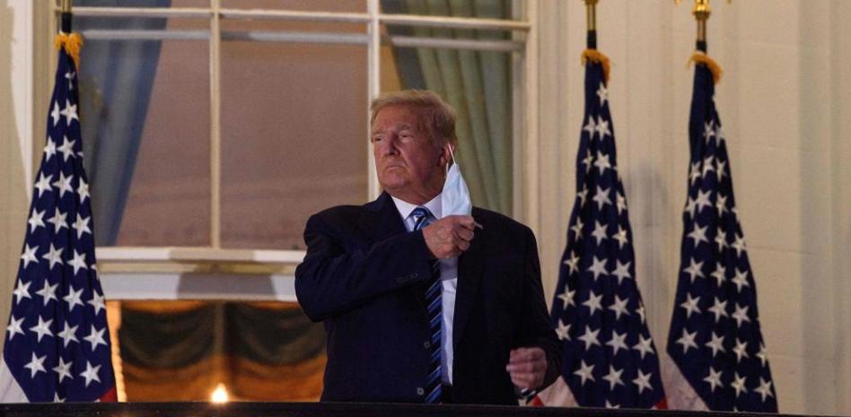 El Trump más eufórico vuelve convaleciente pero comparando otra vez la Covid con la gripe