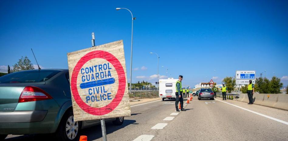 Madrid impone restricciones de reunión y movilidad entre la medianoche y las 06.00 horas