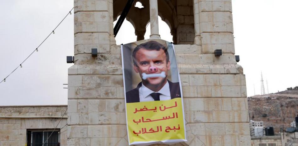 Palestinos protestan contra Macron por defender las caricaturas de Mahoma