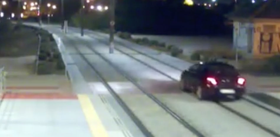 Una mujer triplica la tasa de alcohol permitida y circula más de un kilómetro por las vías del metro