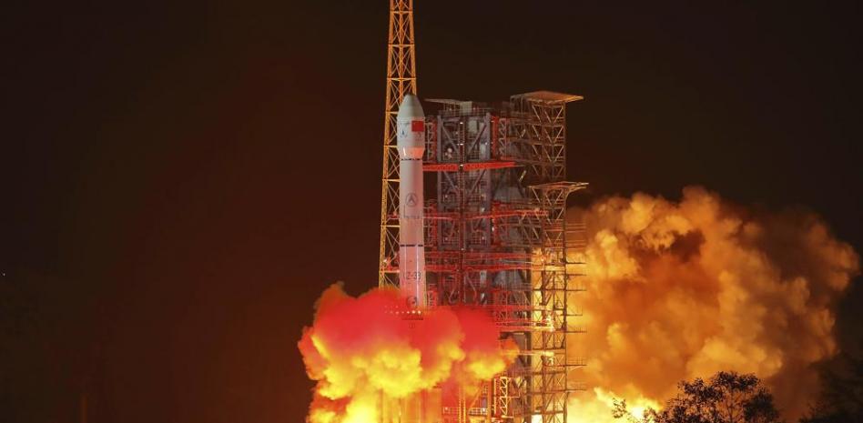 La sonda china Change-5 aterriza con éxito en la Luna