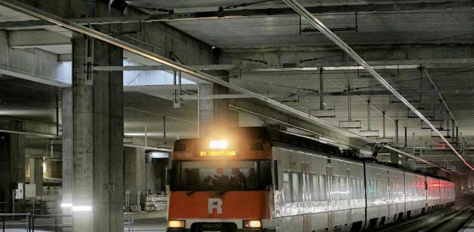 La futura estación de la Sagrera ya ve pasar los trenes por su interior