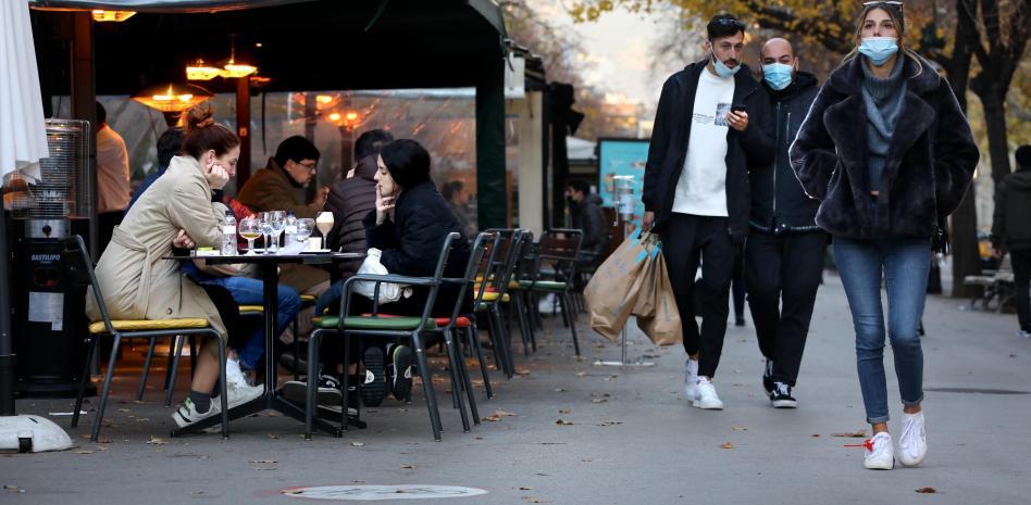 Catalunya endurece las restricciones en bares y restaurantes y mantiene la movilidad