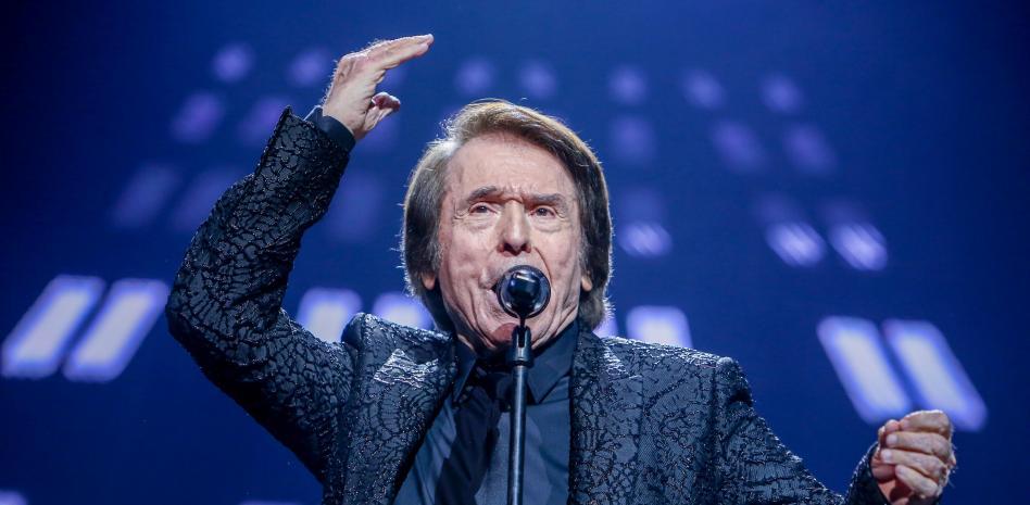 Raphael arrasa en el concierto más multitudinario de la pandemia