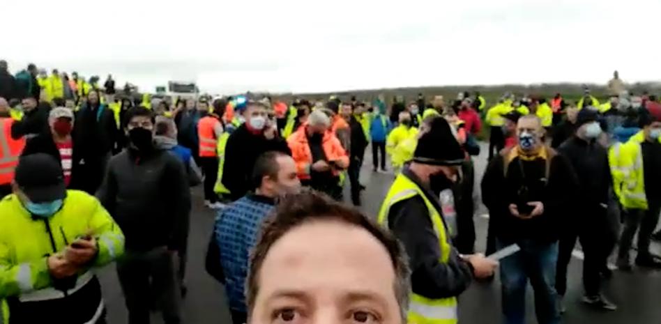 Camionero español atrapado en Reino Unido: "Nos tienen abandonados"