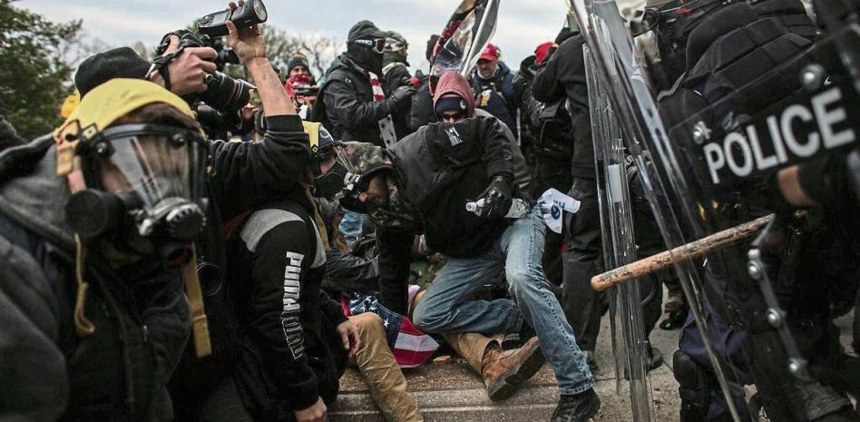Críticas por el benigno trato policial a los asaltantes del Capitolio