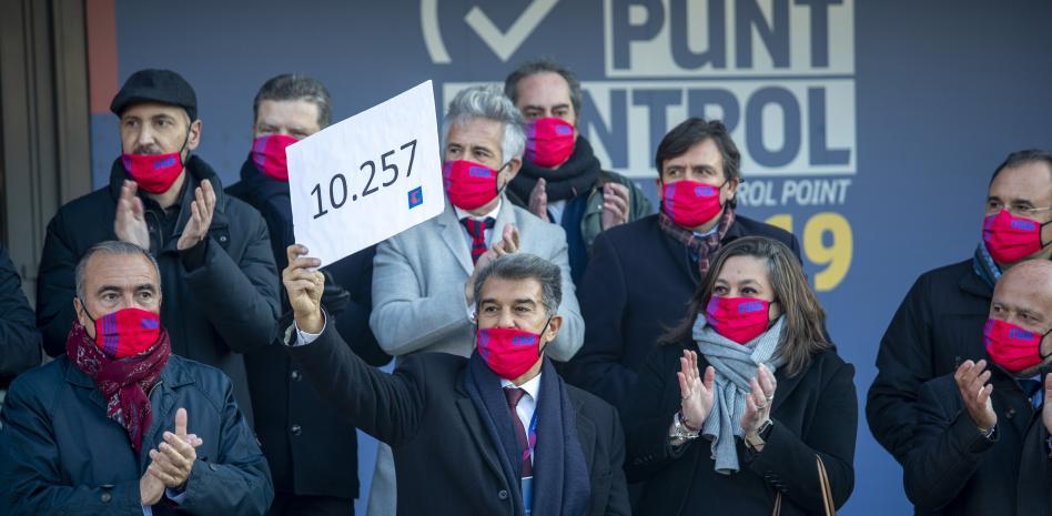 Laporta presenta 10.257 firmas, Font 4.713, Freixa 2.822 y Rousaud 2.510 apoyos