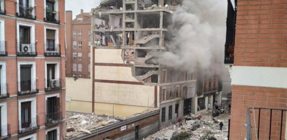 Ascienden a cuatro los muertos por la terrible explosión en un edificio de la calle Toledo de Madrid