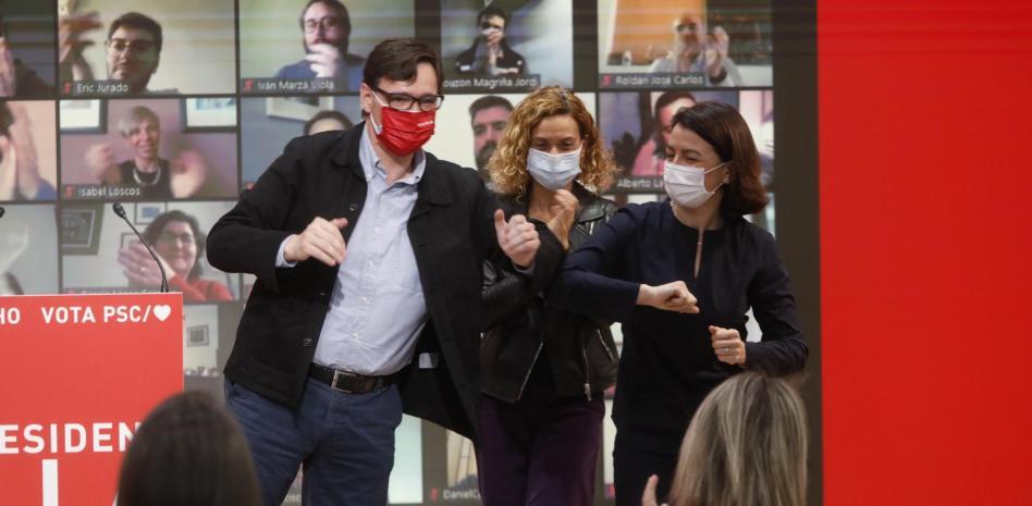 El PSC tilda a los comunes de "agente comercial" de ERC y les afea su apuesta por un referéndum