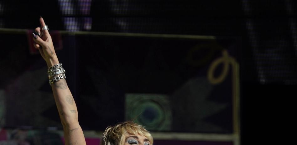 Miley Cyrus en la Super Bowl 2021: La artista abrió esta nueva edición con un concierto con público vacunado