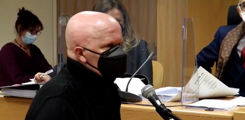 El hombre de los 2.000 tumores acepta dos años de cárcel por estafa