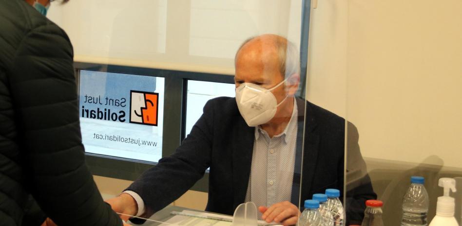 El expresidente de la Generalitat José Montilla preside una mesa en Sant Just Desvern