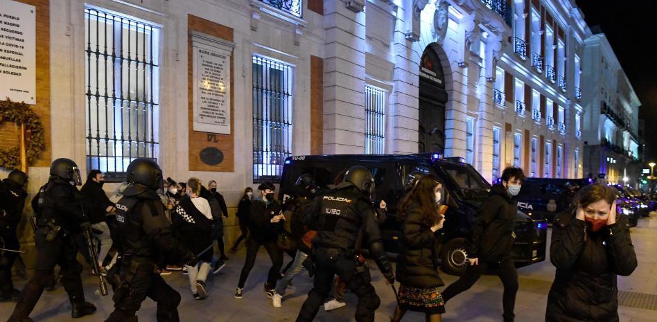 Cargas policiales en Madrid en la manifestación a favor del rapero Hasél