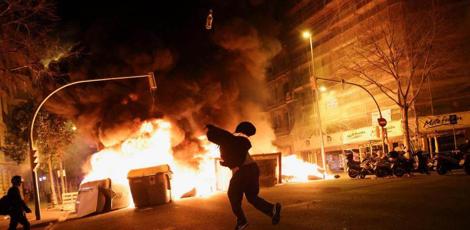 Los mossos, hartos de ser moneda de cambio de los políticos