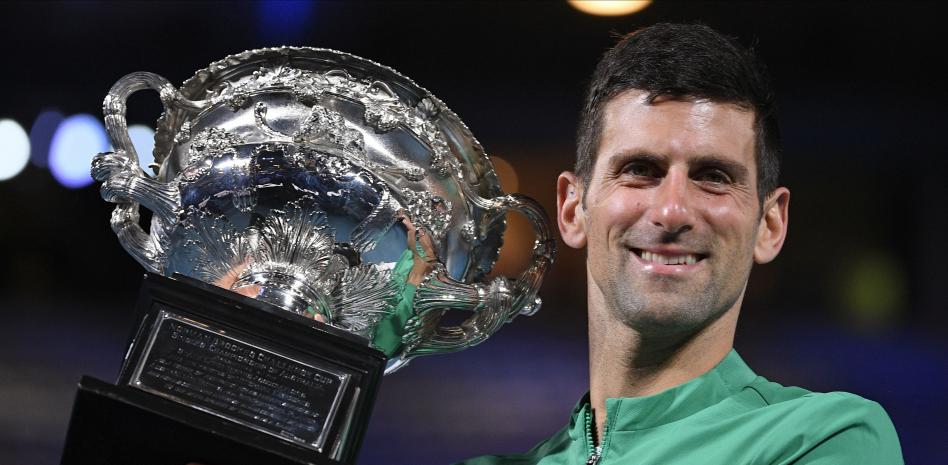 Djokovic da una lección a Medvedev para seguir con su reinado en Melbourne