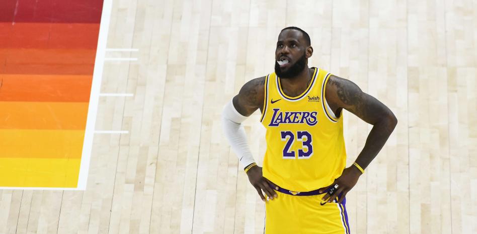 Los Jazz zarandean a unos Lakers en caída libre