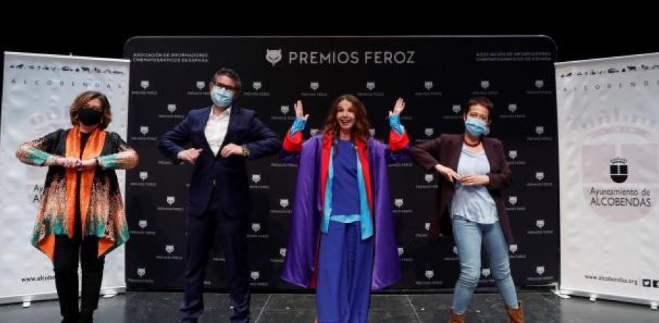 Victoria Abril evita la mascarilla y habla de "coronacirco" y de "farsa"