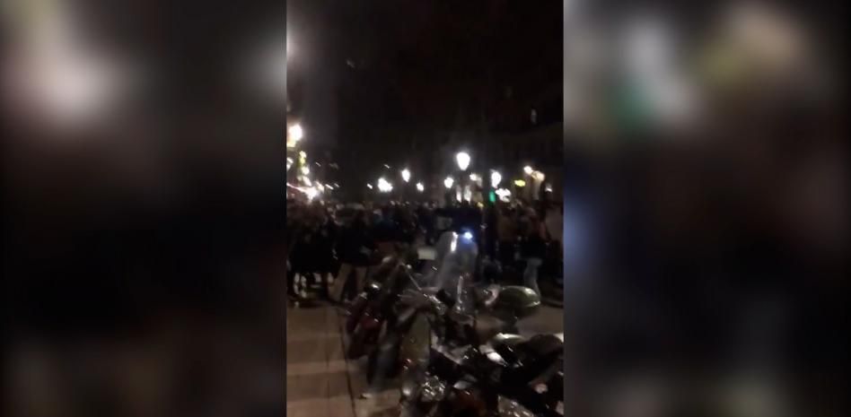 Restauradores de Barcelona piden que se levanten las restricciones tras el botellón masivo en el Born