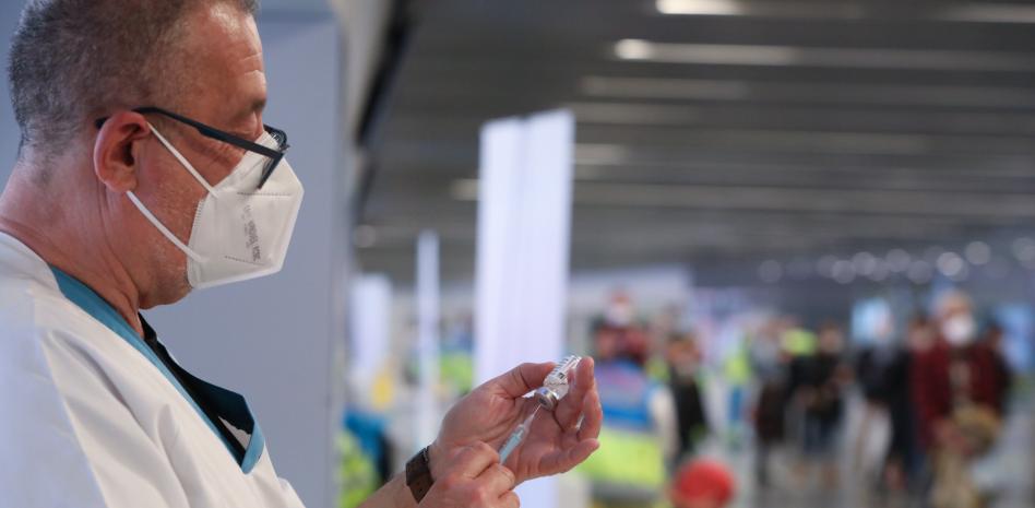 Madrid suma decenas de profesores de baja por los efectos de la vacuna