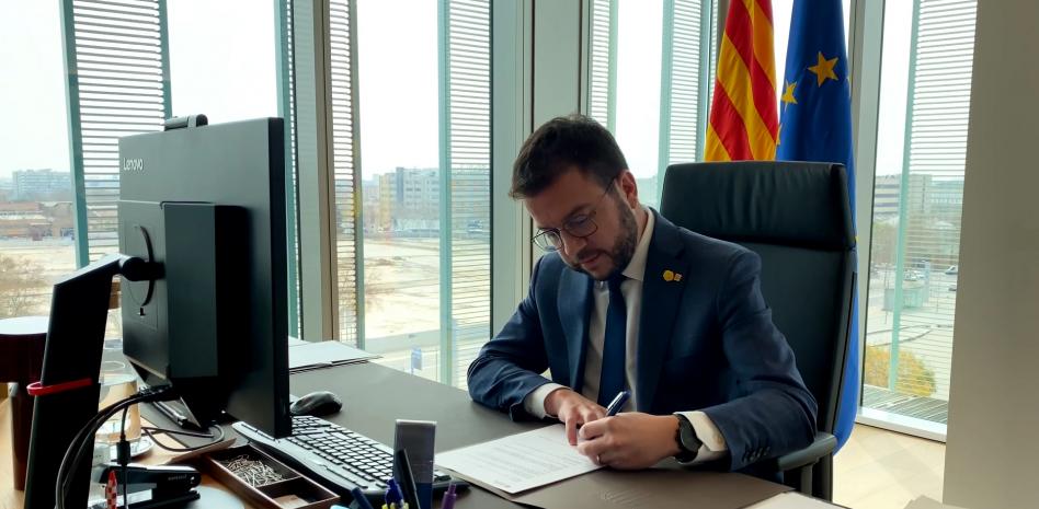 Pere Aragonès firma el decreto de convocatoria de la constitución del Parlament para el 12 de marzo