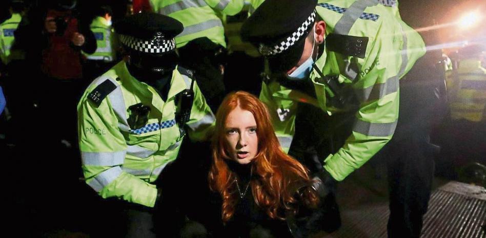 Duras críticas por el uso desproporcionado de la fuerza contra mujeres que pedían seguridad