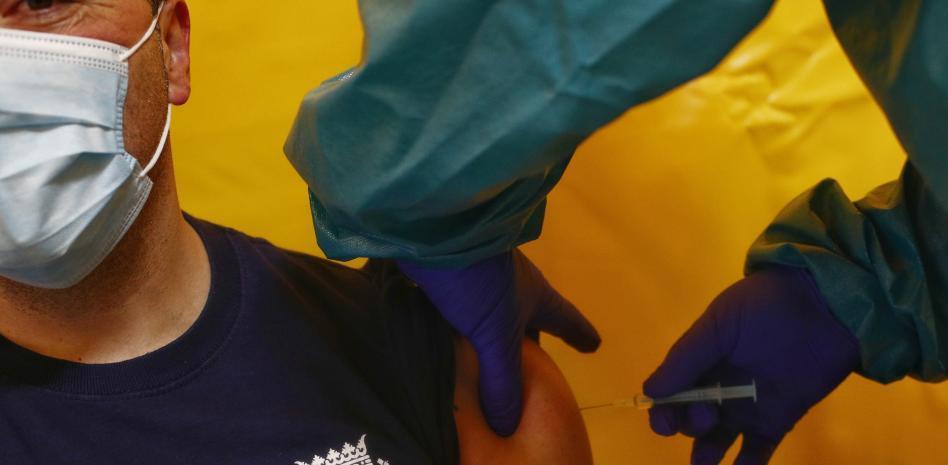 España paraliza la administración de la vacuna de AstraZeneca