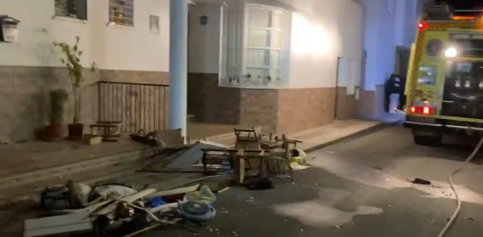 Detenido tras atrincherarse en su casa y amenazar con volar el edificio con una bombona de gas