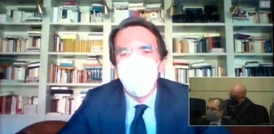 La duda de Boye sobre la declaración de Aznar: "¿Por qué lleva una mascarilla si está solo?"