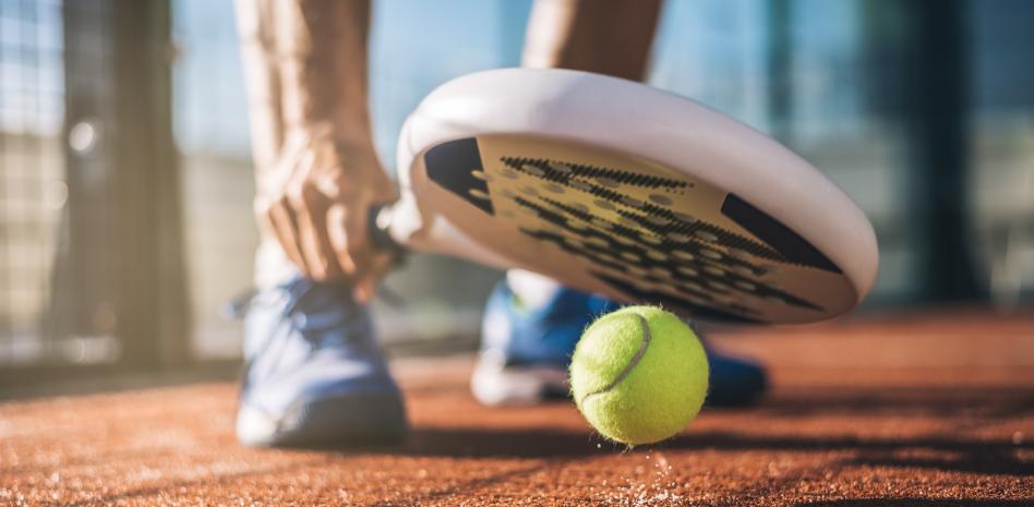 Conviértete en un ‘pro’ del pádel con estos básicos para los partidos con amigos