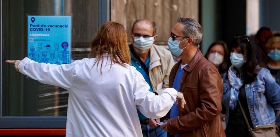Sanidad espera inmunizar a más de 20 millones de personas antes de julio