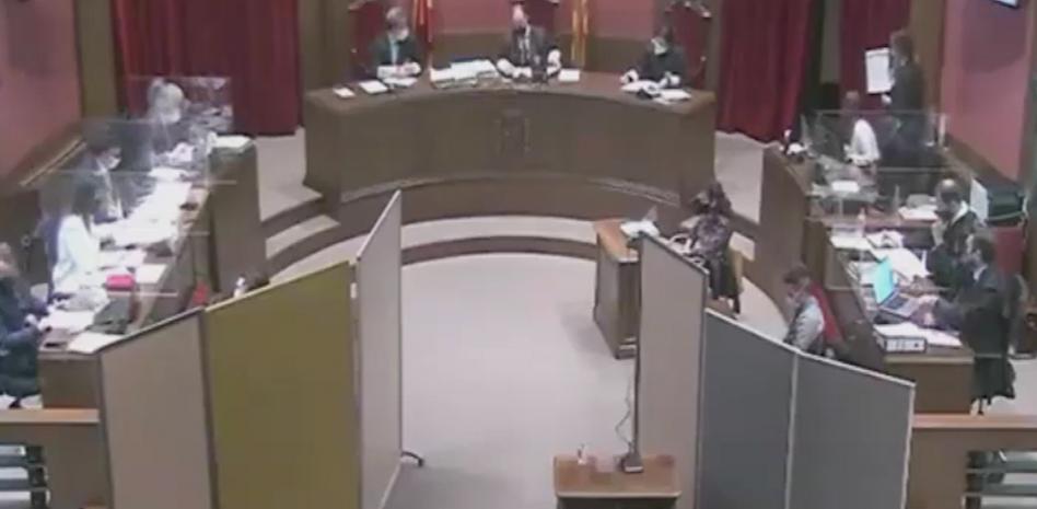 El duro interrogatorio del fiscal a la víctima de 'la Manada' de Sabadell: “¿Está segura de eso?