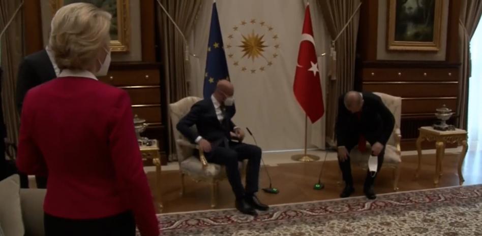 La presidenta de la Comisión Europea se queda sin silla
