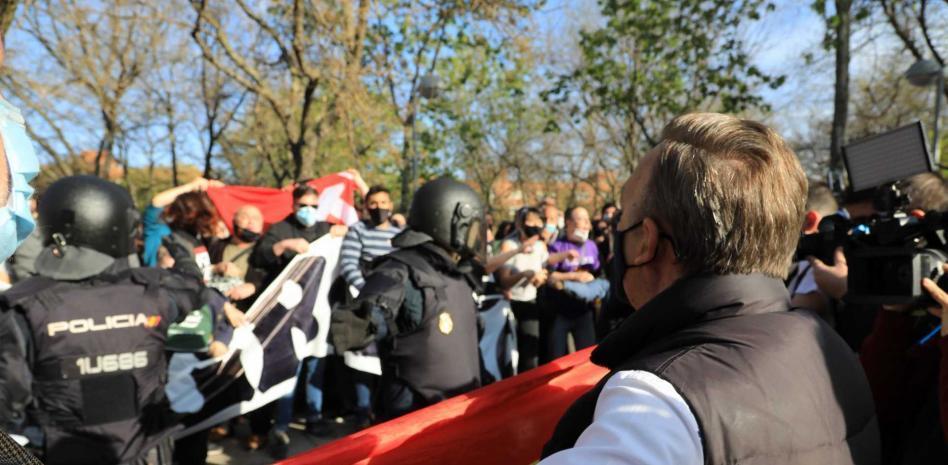 Cargas policiales, heridos y detenidos en el mitin de Vox en Vallecas