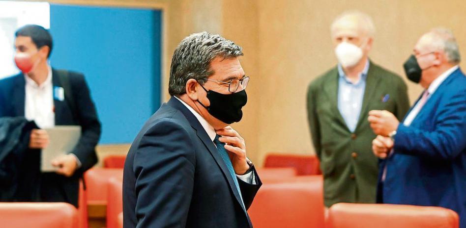 Escrivá propone pagar hasta 12.000 euros por año de jubilación aplazada