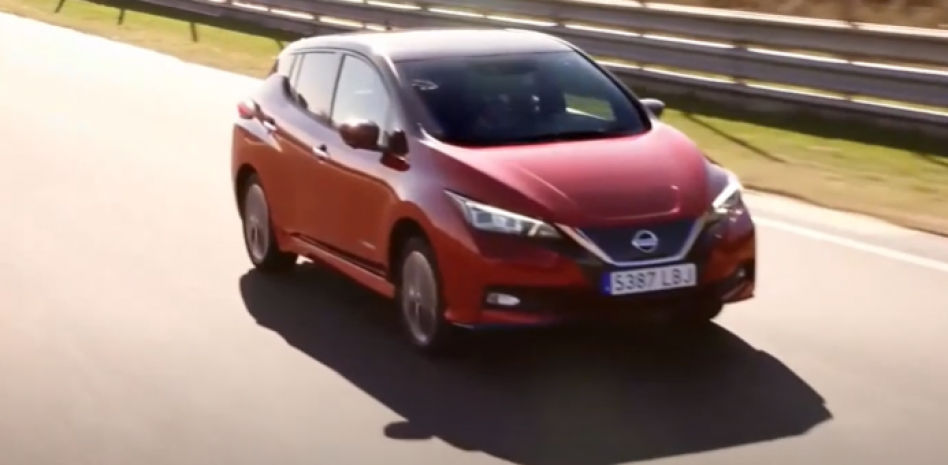 Eden Hazard prueba por primera vez su Nissan Leaf