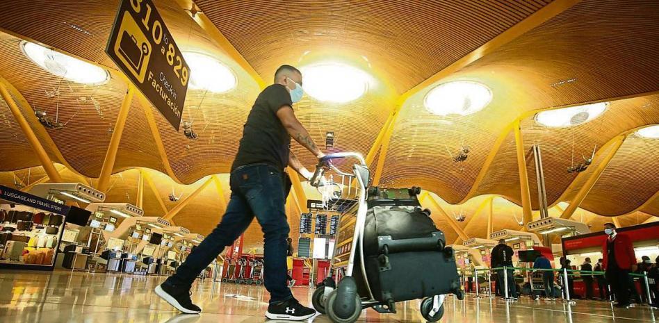 España no exigirá test ni cuarentena a los turistas con pasaporte Covid