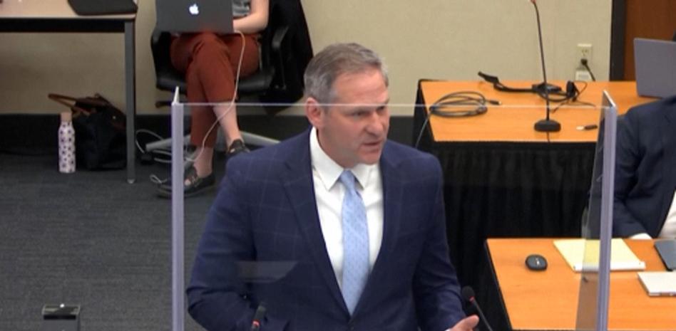 El fiscal acusa al policía que mató a George Floyd de “traicionar la placa”