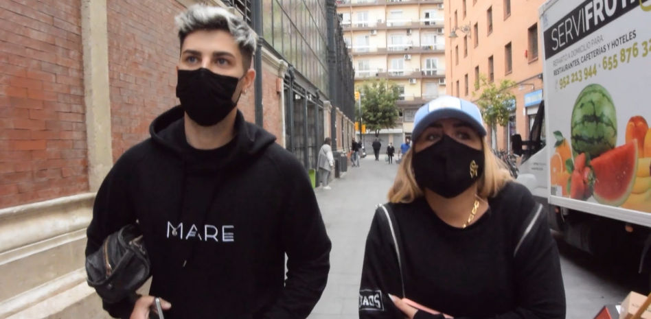 Rocío Flores se derrumba emocionalmente en plena calle