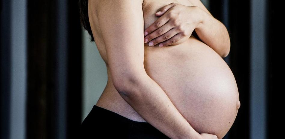 Vacunas contra la covid durante el embarazo y la lactancia, ¿son recomendables?