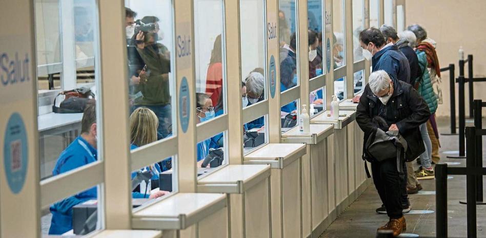 La llegada de más dosis abre la etapa de vacunación masiva en España