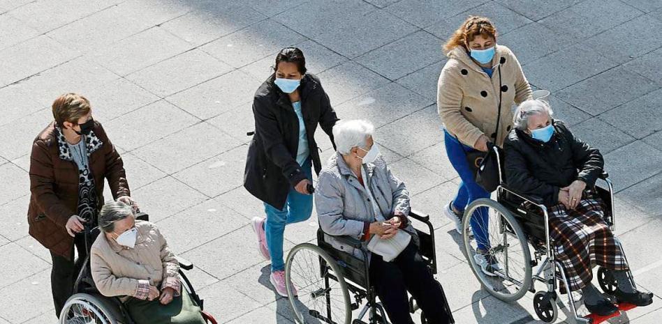 Un brote contagia a 20 usuarios de un asilo de Esparreguera tras ser vacunados