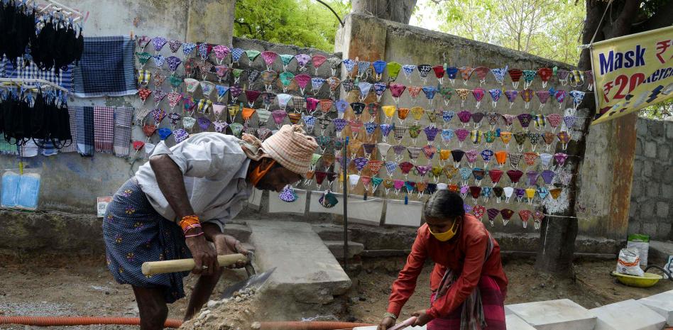 Escasez de vacunas en India cuando registran 400.000 contagios en un día