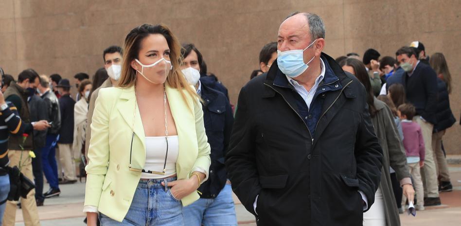 La ‘extronista’ Samira Jalil, nueva acompañante de Luis Miguel Rodríguez a los toros