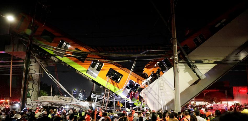 Al menos 23 muertos y 70 heridos al partirse un puente del metro en Ciudad de México