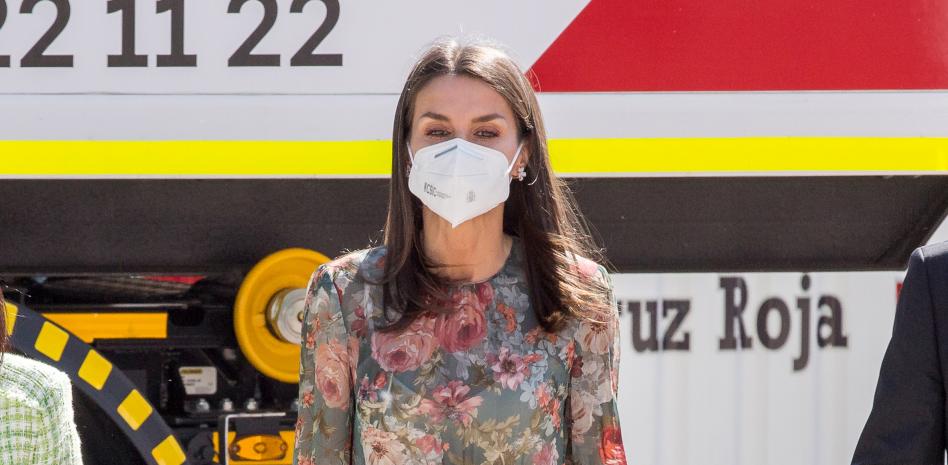 Letizia luce un vestido de flores de Zara que favorece a todas las figuras